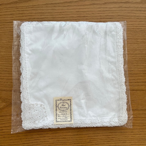 BOUTROSS FINE LINE NAPKINS 12 PC SET - Picture 2 of 2